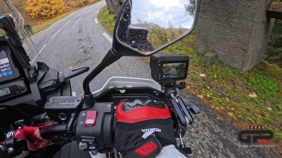 Playtime - Viaggi: Sul Moncenisio con la Honda Africa Twin per assaporare i colori dell'autunno