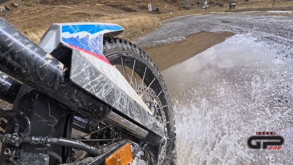 Playtime - Viaggi: Sul Moncenisio con la Honda Africa Twin per assaporare i colori dell'autunno