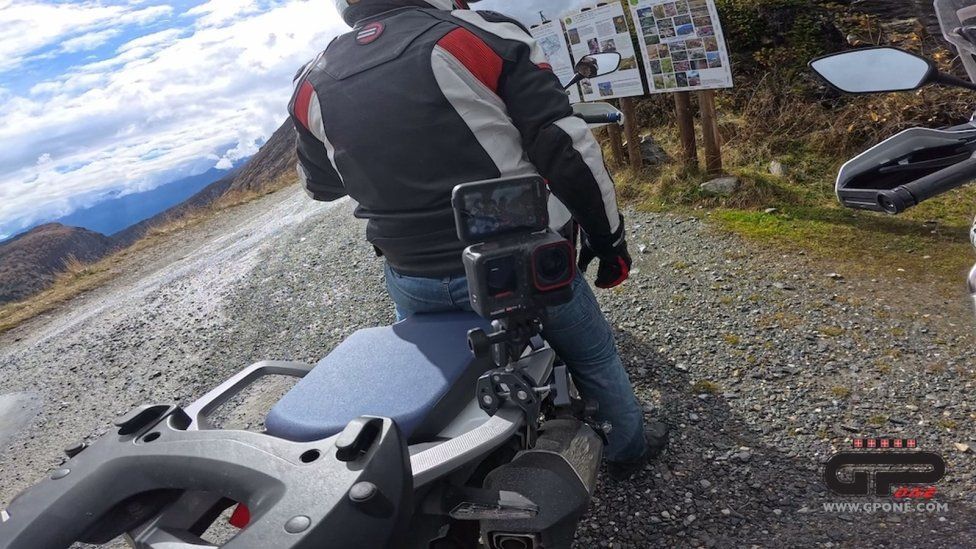 Playtime - Viaggi: Sul Moncenisio con la Honda Africa Twin per assaporare i colori dell'autunno
