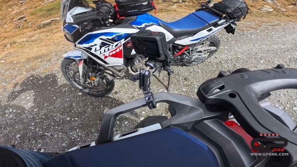 Playtime - Viaggi: Sul Moncenisio con la Honda Africa Twin per assaporare i colori dell'autunno