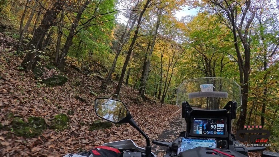 Playtime - Viaggi: Sul Moncenisio con la Honda Africa Twin per assaporare i colori dell'autunno