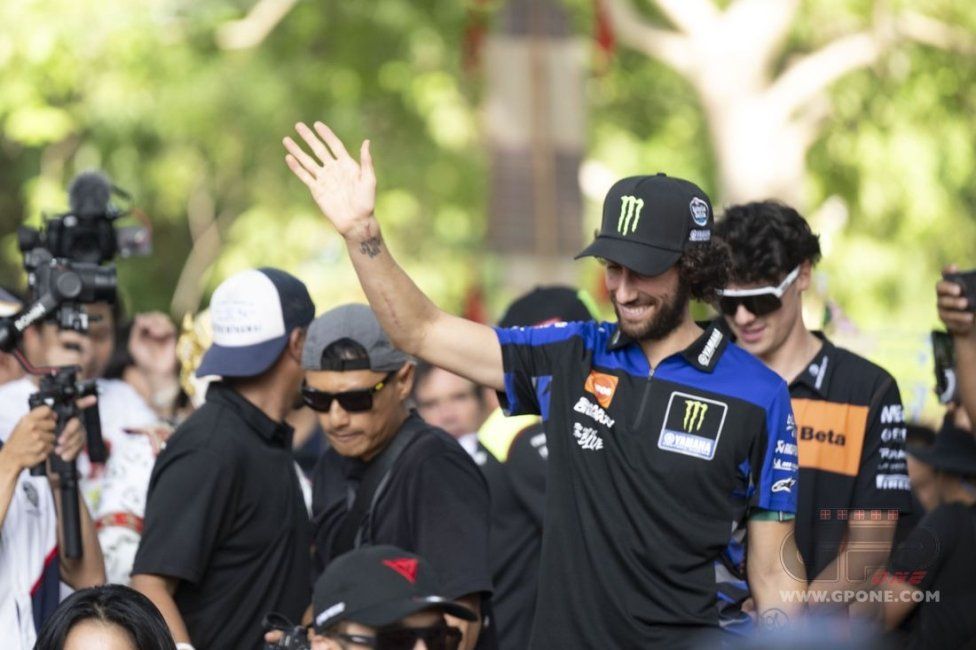 MotoGP: Bezzecchi, Marini e Rins: tra danze e cibo nel cuore della Thailandia