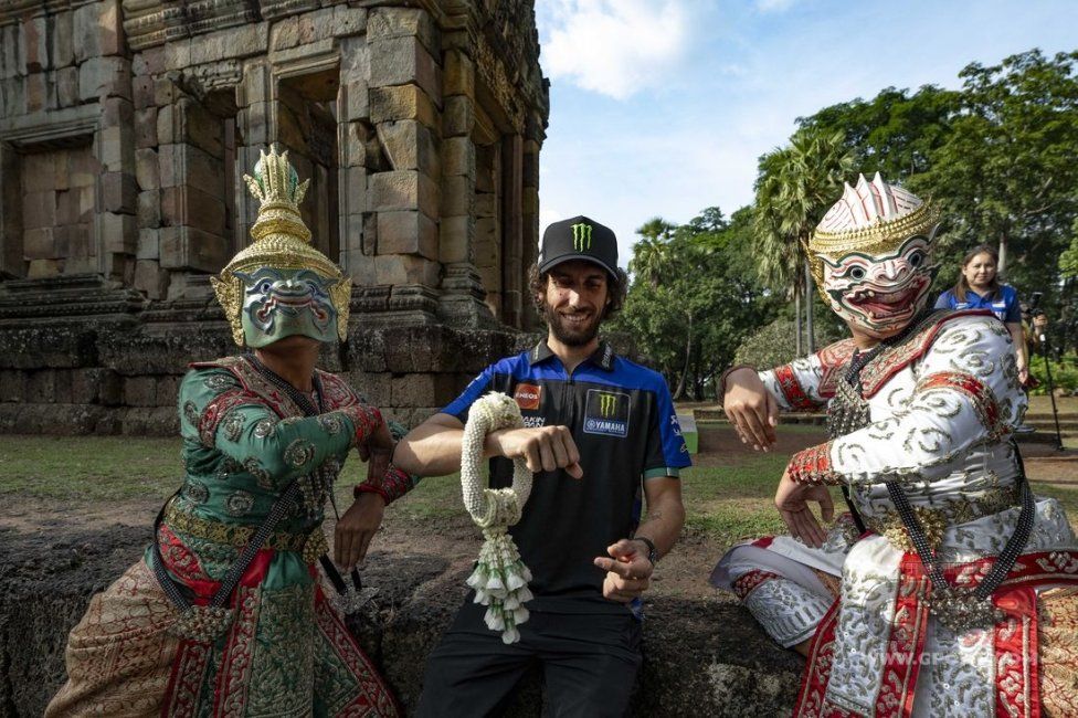 MotoGP: Bezzecchi, Marini e Rins: tra danze e cibo nel cuore della Thailandia