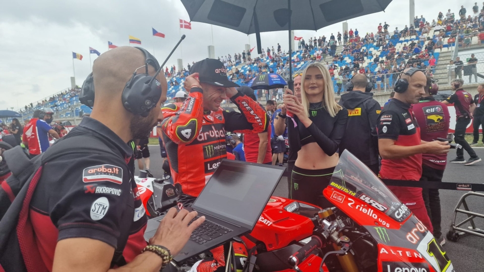 WSBK: Toprak implacabile: vince Gara 2 e fa tripletta a Balaton, Bulega rimonta ed è 2°