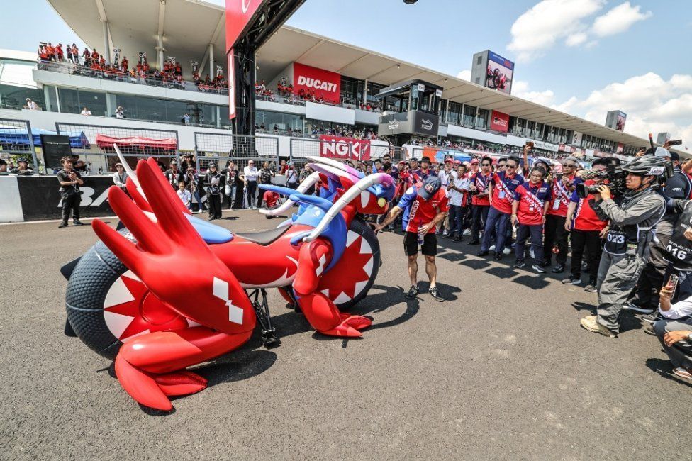 WSBK: Suzuka 8 Ore: Honda CBR RR-R in testa a metà gara, il segreto è il consumo