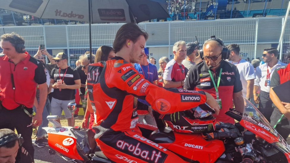 WSBK: Bulega ingiocabile a Jerez: trionfa in Gara 1 e tiene ancora vivo il Mondiale!