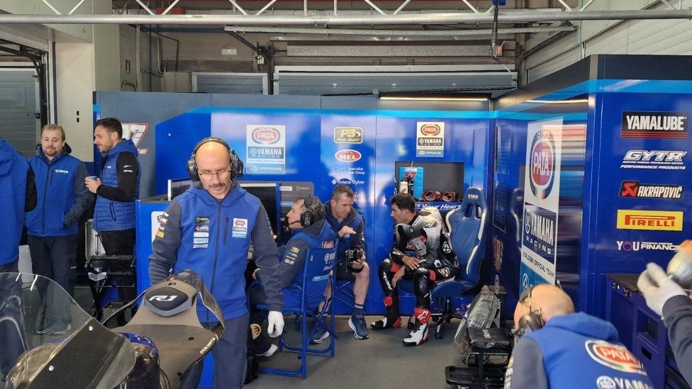 WSBK: Lowes e la Bimota comandano i test a Jerez davanti a Vierge, 5° Petrucci