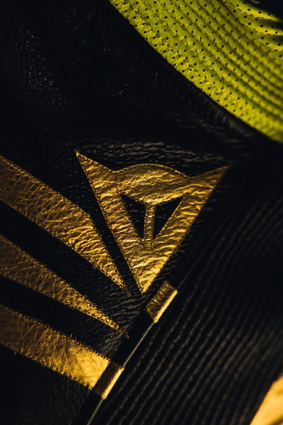 MotoGP: Valentino Rossi fa 46 e Dainese lo celebra con un kit in edizione limitata