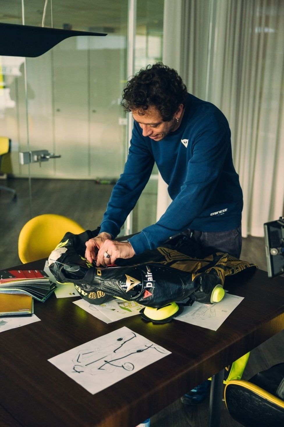 MotoGP: Valentino Rossi fa 46 e Dainese lo celebra con un kit in edizione limitata