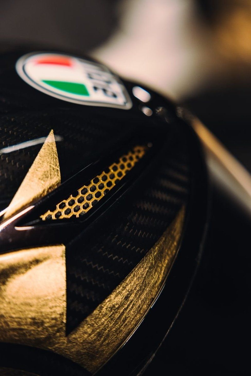 MotoGP: Valentino Rossi fa 46 e Dainese lo celebra con un kit in edizione limitata
