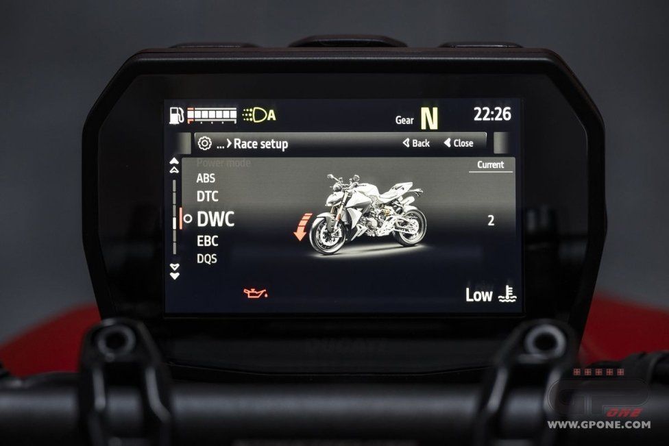 Moto - Test: Prova Ducati Streetfighter V2s 2025: parola d’ordine leggerezza