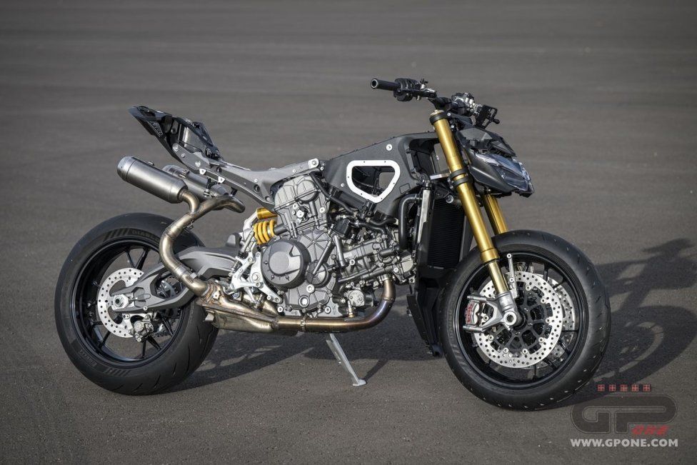 Moto - Test: Prova Ducati Streetfighter V2s 2025: parola d’ordine leggerezza
