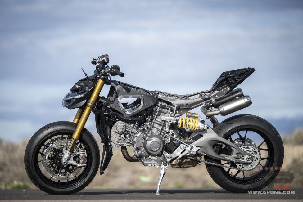 Moto - Test: Prova Ducati Streetfighter V2s 2025: parola d’ordine leggerezza