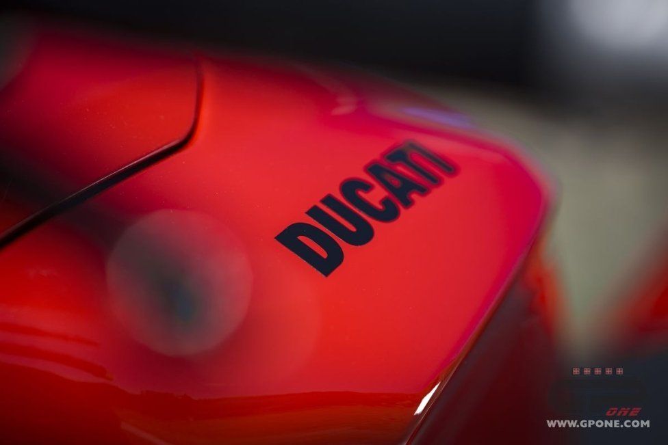 Moto - Test: Prova Ducati Streetfighter V2s 2025: parola d’ordine leggerezza
