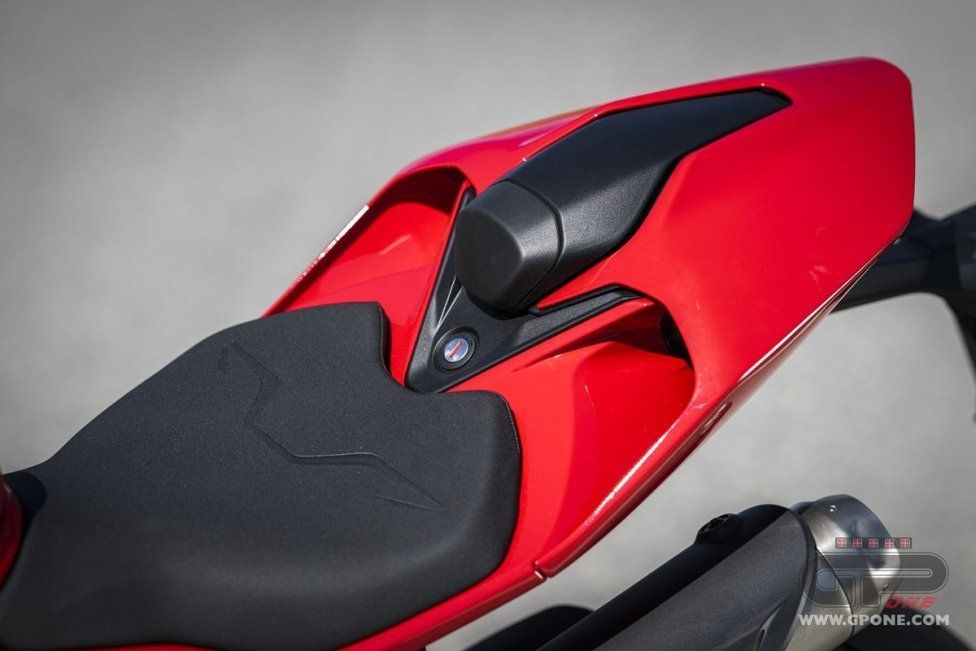 Moto - Test: Prova Ducati Streetfighter V2s 2025: parola d’ordine leggerezza