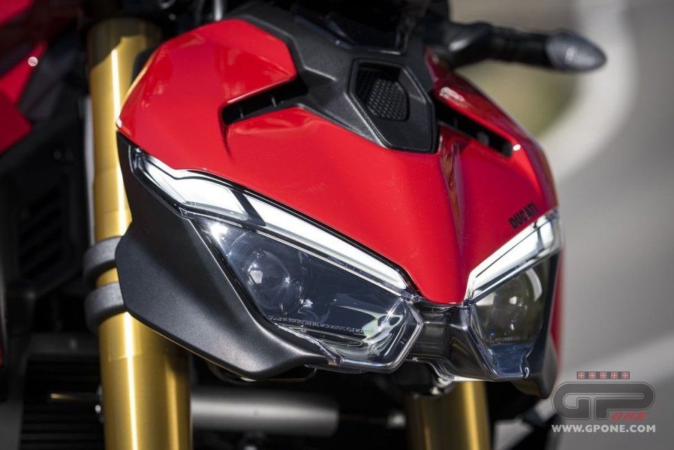 Moto - Test: Prova Ducati Streetfighter V2s 2025: parola d’ordine leggerezza