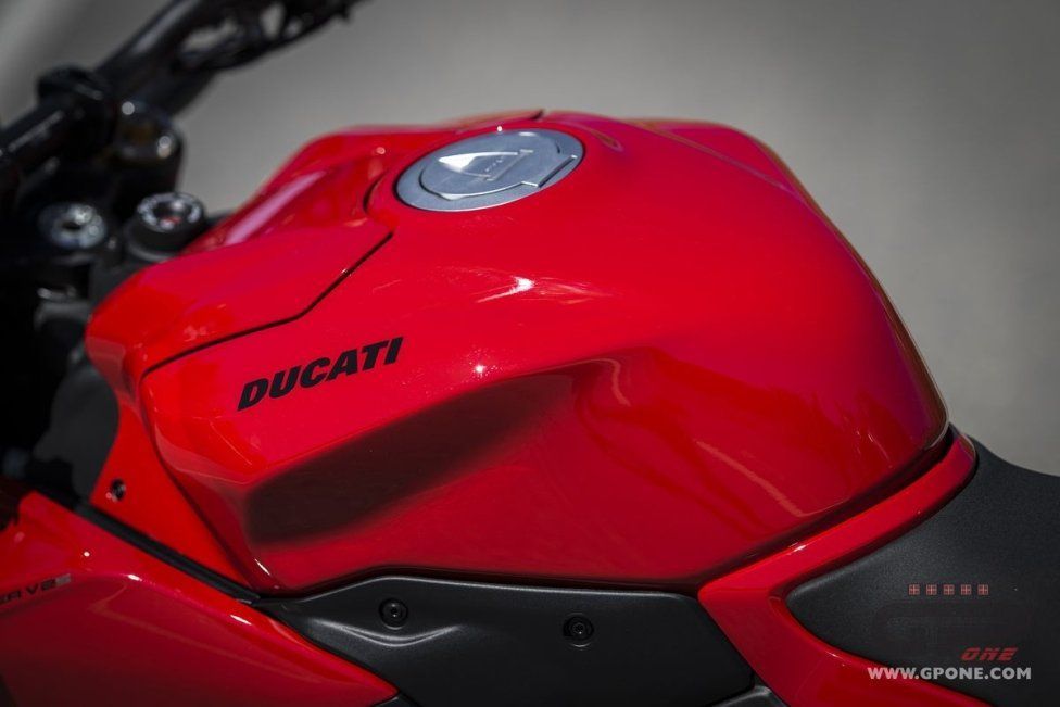 Moto - Test: Prova Ducati Streetfighter V2s 2025: parola d’ordine leggerezza