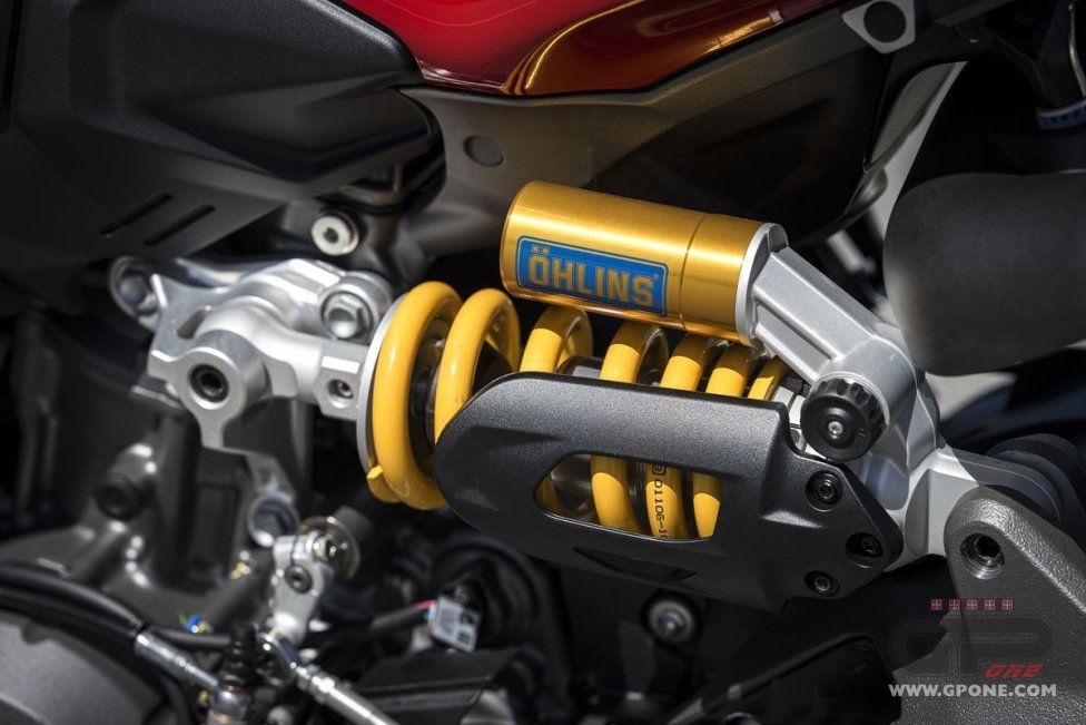 Moto - Test: Prova Ducati Streetfighter V2s 2025: parola d’ordine leggerezza