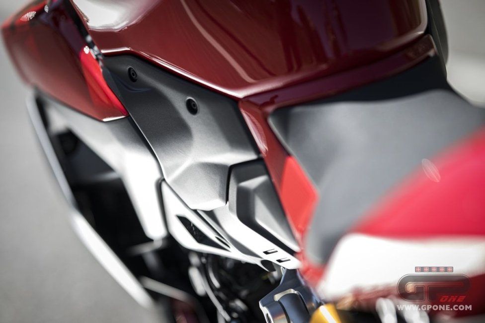 Moto - Test: Prova Ducati Streetfighter V2s 2025: parola d’ordine leggerezza