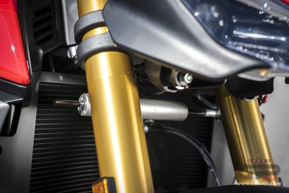 Moto - Test: Prova Ducati Streetfighter V2s 2025: parola d’ordine leggerezza