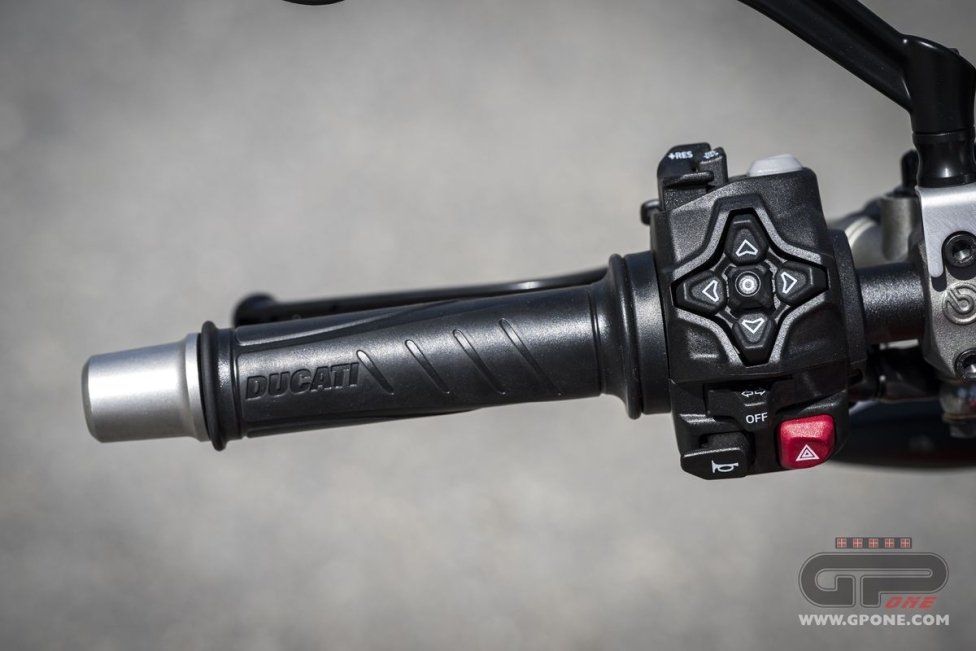 Moto - Test: Prova Ducati Streetfighter V2s 2025: parola d’ordine leggerezza