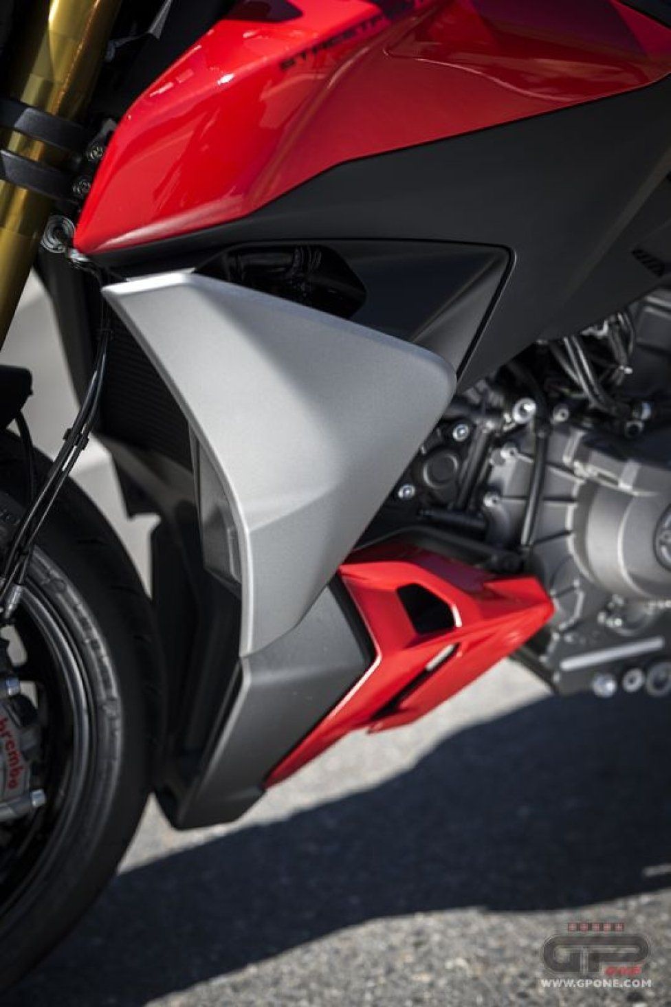 Moto - Test: Prova Ducati Streetfighter V2s 2025: parola d’ordine leggerezza