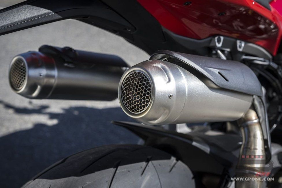 Moto - Test: Prova Ducati Streetfighter V2s 2025: parola d’ordine leggerezza