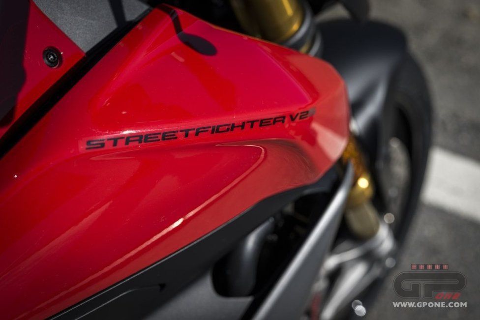 Moto - Test: Prova Ducati Streetfighter V2s 2025: parola d’ordine leggerezza