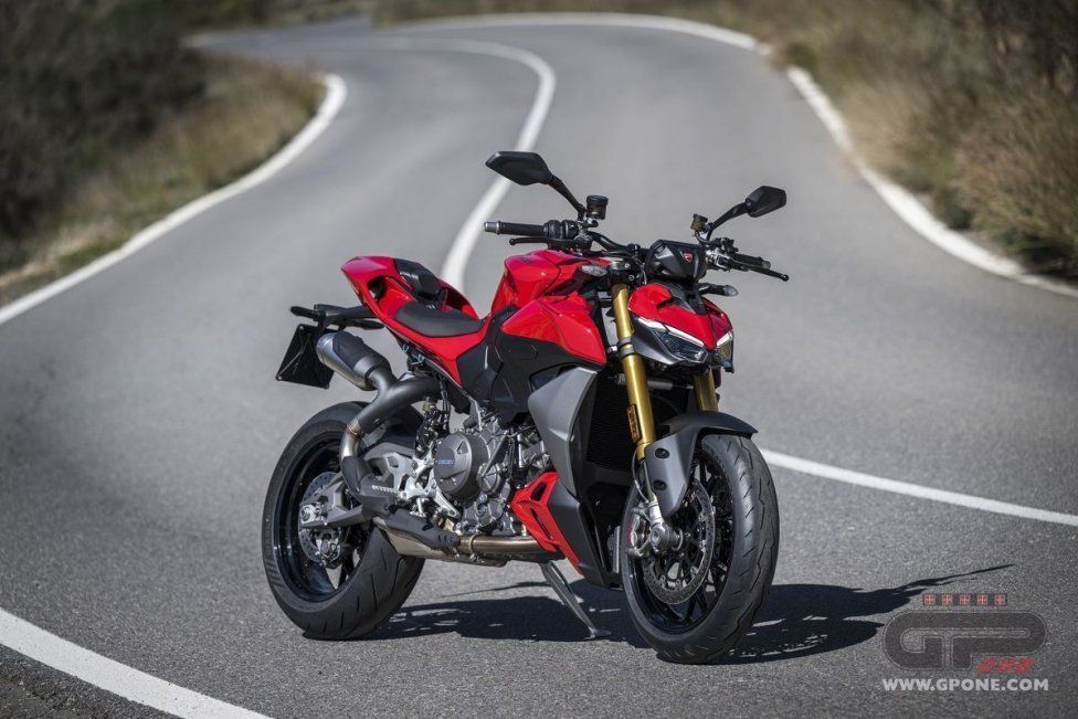 Moto - Test: Prova Ducati Streetfighter V2s 2025: parola d’ordine leggerezza