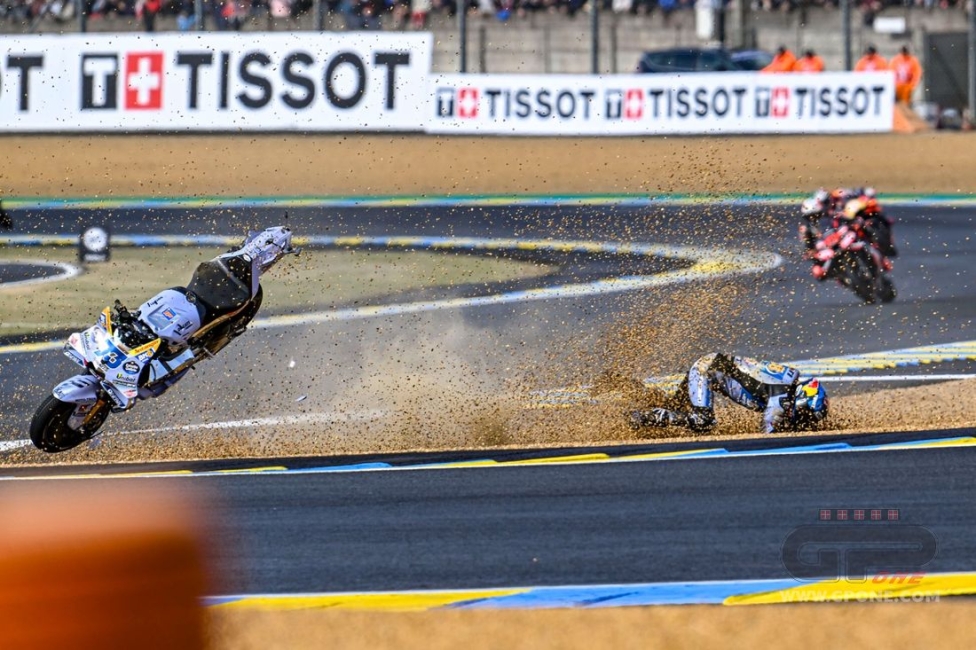 MotoGP: PHOTOSEQUENCE - Alex Marquez's crash in the warm up at Le Mans
