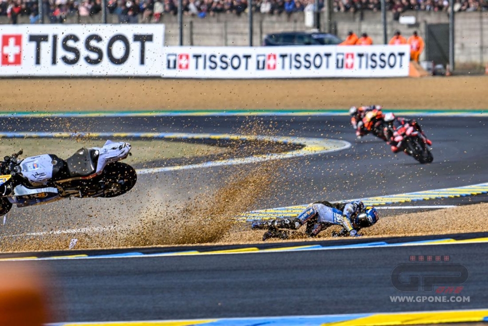 MotoGP: PHOTOSEQUENCE - Alex Marquez's crash in the warm up at Le Mans