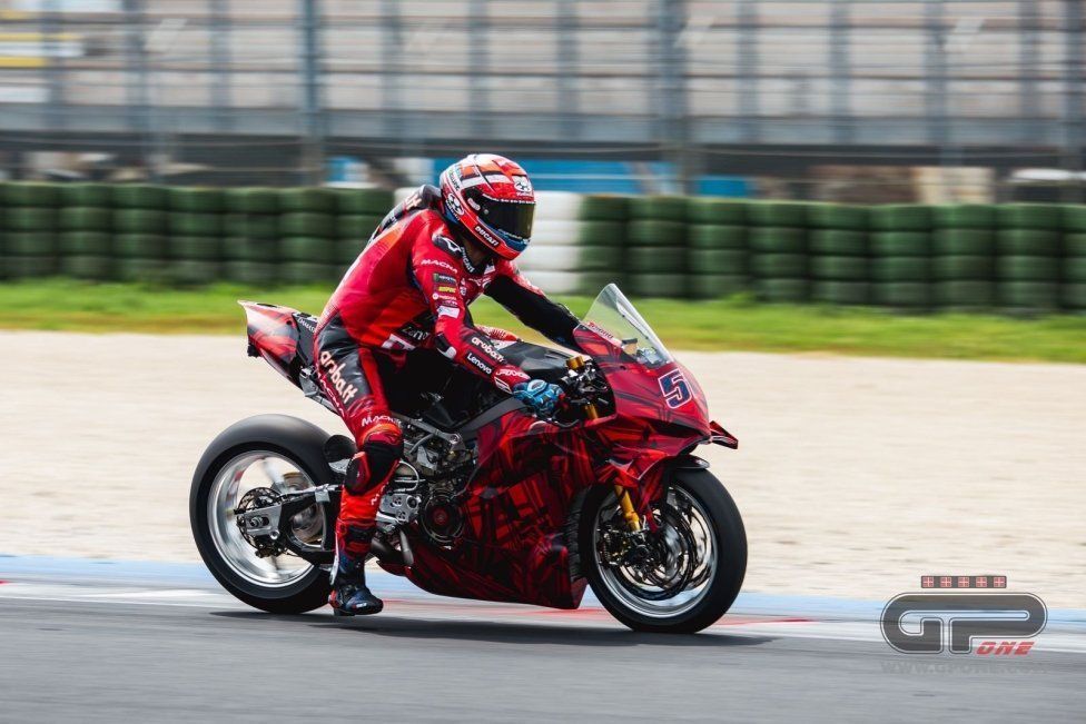 SBK: Misano: le prime foto in esclusiva della nuova Panigale V4-R