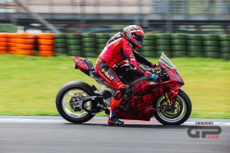 SBK: Misano: le prime foto in esclusiva della nuova Panigale V4-R