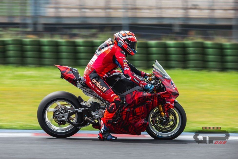 SBK: Misano: le prime foto in esclusiva della nuova Panigale V4-R