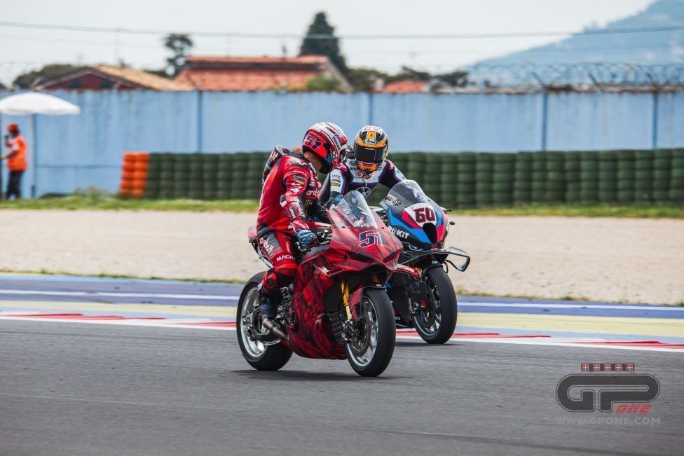 SBK: Misano: le prime foto in esclusiva della nuova Panigale V4-R