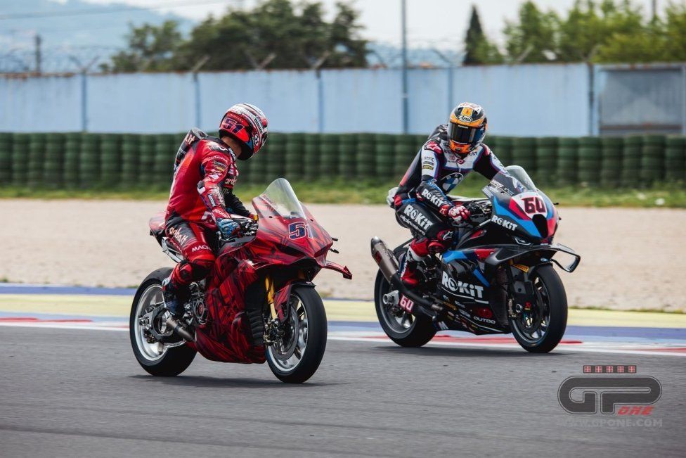 SBK: Misano: le prime foto in esclusiva della nuova Panigale V4-R