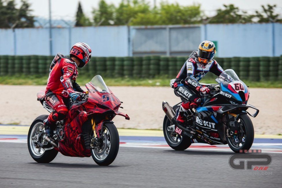 SBK: Misano: le prime foto in esclusiva della nuova Panigale V4-R