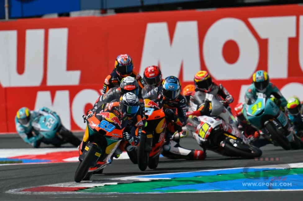 Moto3: FOTOSEQUENZA - Il terribile incidente di Lunetta ad Assen: dovrà essere operato
