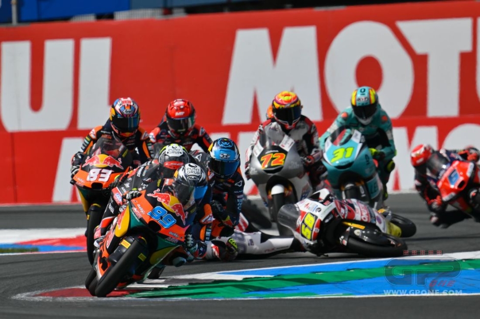 Moto3: FOTOSEQUENZA - Il terribile incidente di Lunetta ad Assen: dovrà essere operato