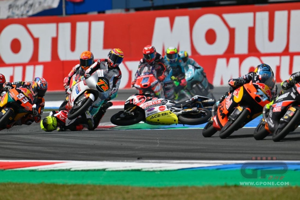 Moto3: FOTOSEQUENZA - Il terribile incidente di Lunetta ad Assen: dovrà essere operato