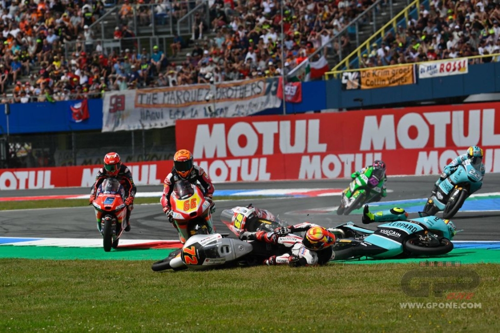 Moto3: FOTOSEQUENZA - Il terribile incidente di Lunetta ad Assen: dovrà essere operato