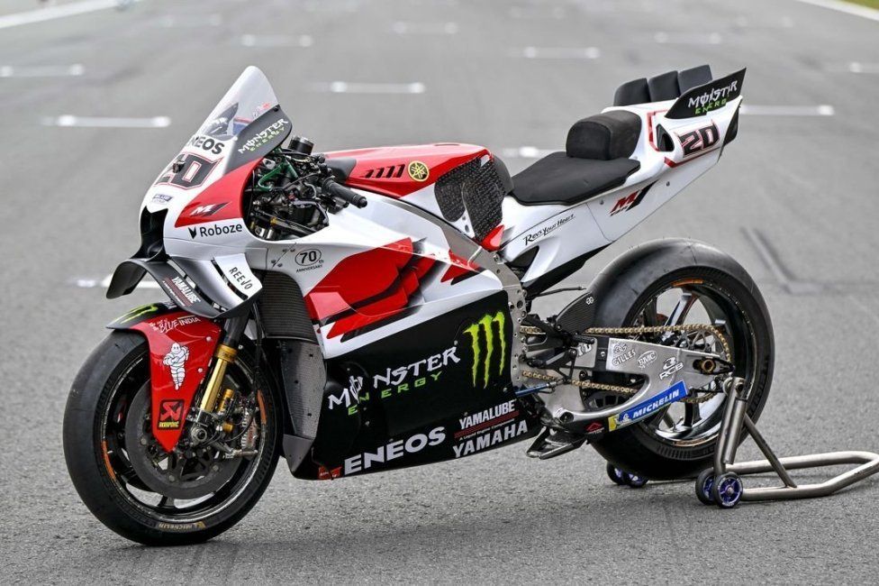 MotoGP: FOTO - Ad Assen Yamaha festeggia i 70 anni con i colori della R7 di Haga