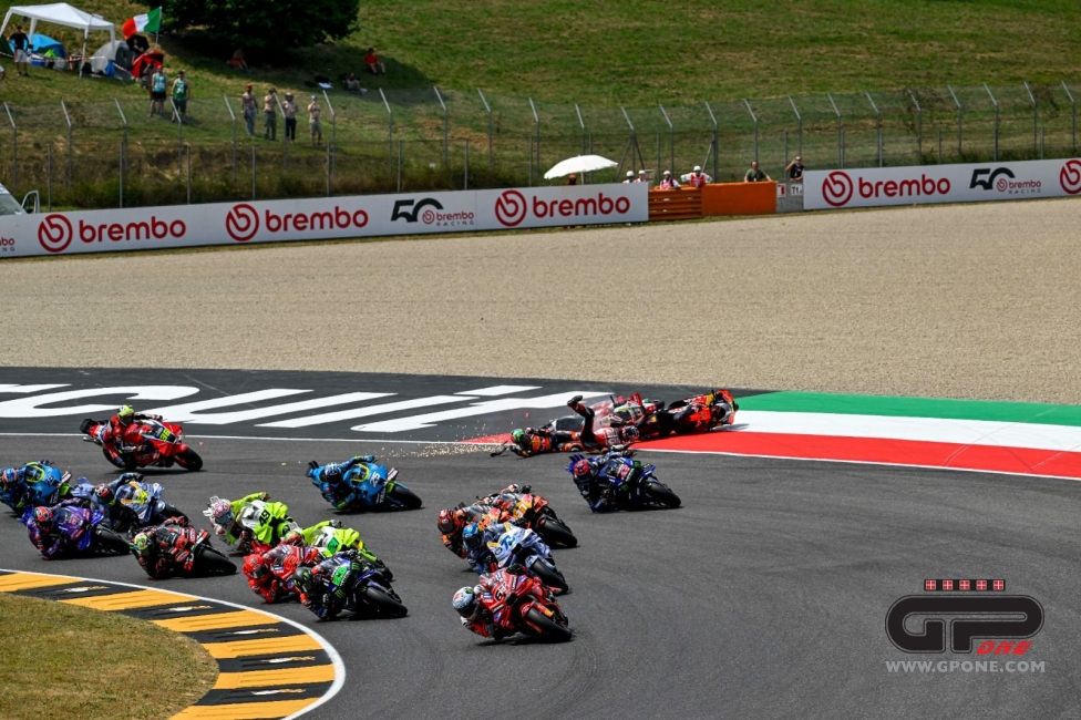 MotoGP: La carambola al via fra Binder e Zarco innescata da Di Giannantonio