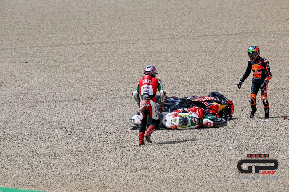 MotoGP: La carambola al via fra Binder e Zarco innescata da Di Giannantonio