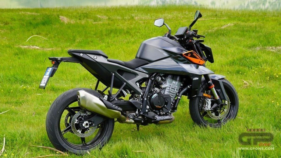 Moto - Test: KTM 990 Duke Vs Suzuki GSX-S 1000 Evo: la comparativa IGNORANTE!