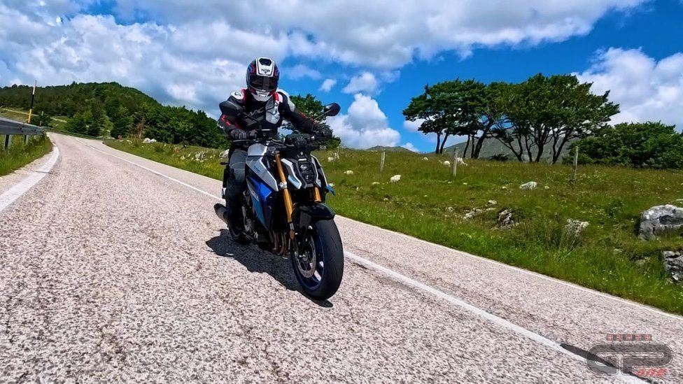 Moto - Test: KTM 990 Duke Vs Suzuki GSX-S 1000 Evo: la comparativa IGNORANTE!