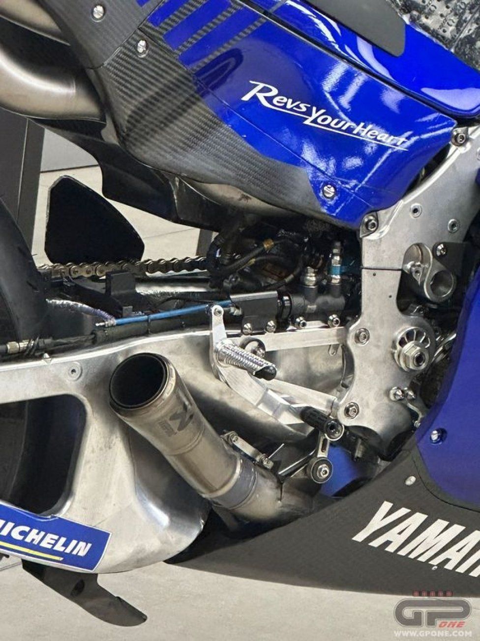 MotoGP: Yamaha unveils M1 V4 in Misano paddock: here are the first images