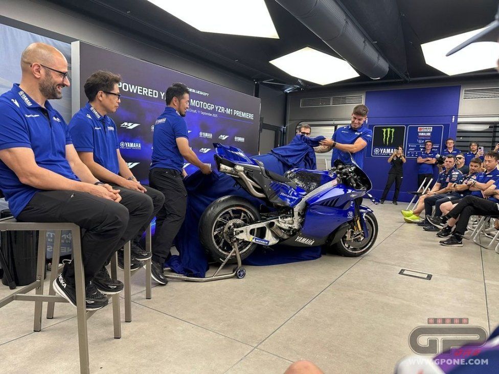 MotoGP: Yamaha unveils M1 V4 in Misano paddock: here are the first images