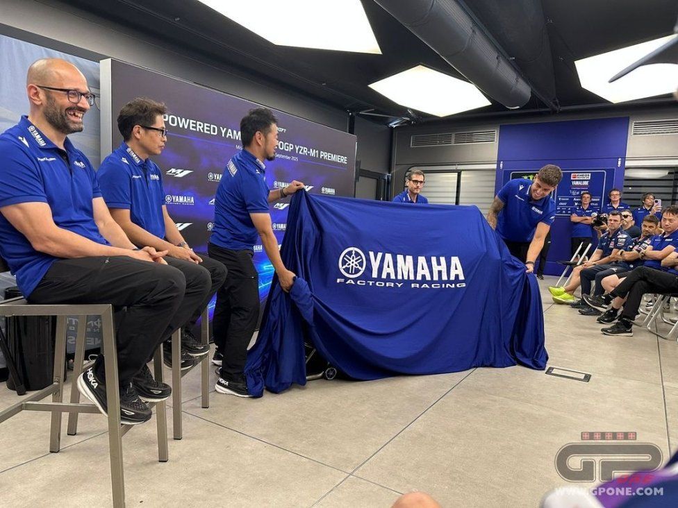 MotoGP: Yamaha unveils M1 V4 in Misano paddock: here are the first images