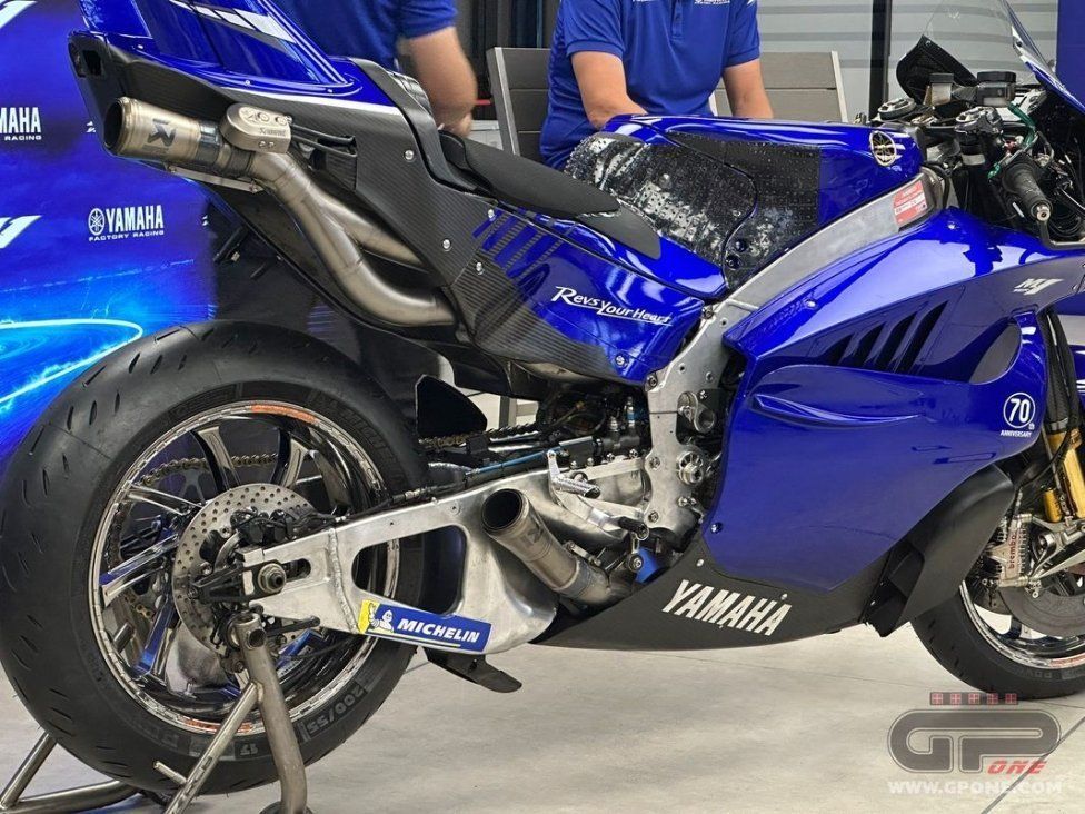 MotoGP: Yamaha unveils M1 V4 in Misano paddock: here are the first images